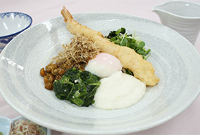 大海老とろろ冷やし七穀うどん