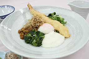 大海老とろろ冷やし七穀うどん