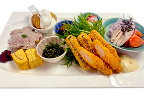十六穀米の和んぷれーとランチ