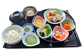 春の彩り籠御膳